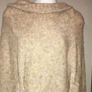 Elle poncho never worn